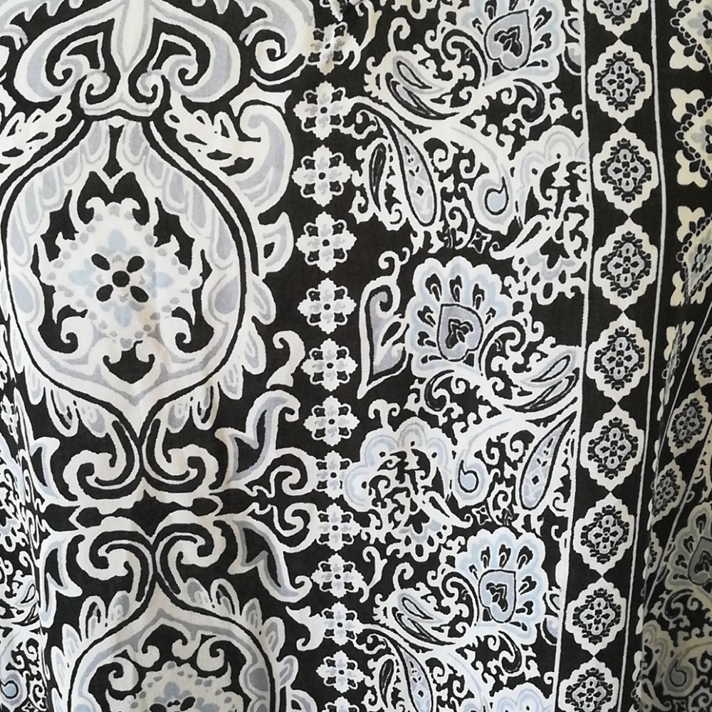 Sleeveless Choker Blouse - Picture 5 of 8